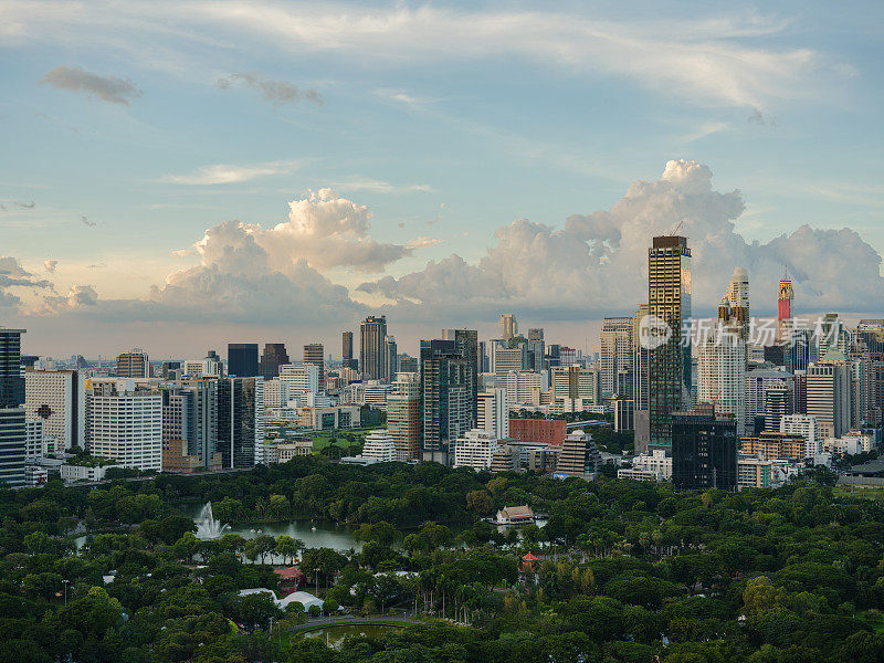 曼谷市景和隆菲尼公园