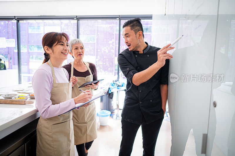 烹饪课堂魅力:亚洲厨师掌握美食的指南