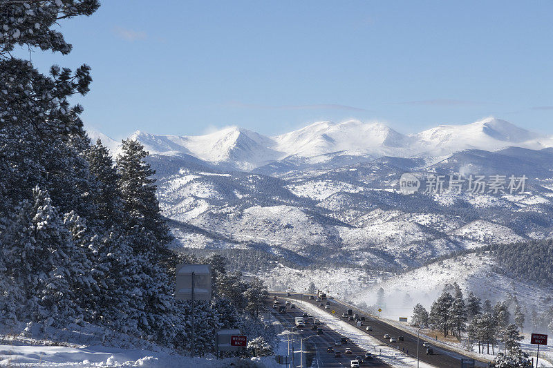 雪域洛基山脉70号州际公路交通科罗拉多州杰尼斯