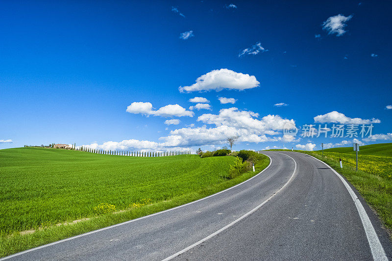 托斯卡纳蜿蜒的道路