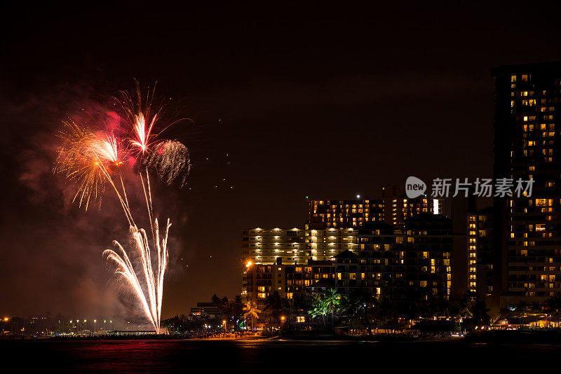 威基基海滩烟花