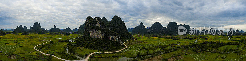 喀斯特地区农村日落，阳朔，中国桂林