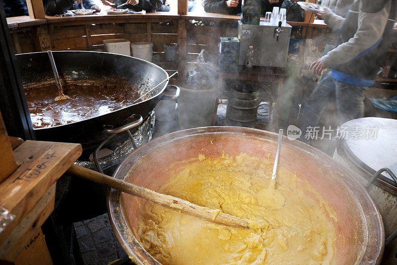 意大利特伦托圣诞市场的食物