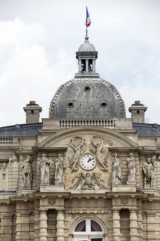 巴黎卢森堡公园的钟楼