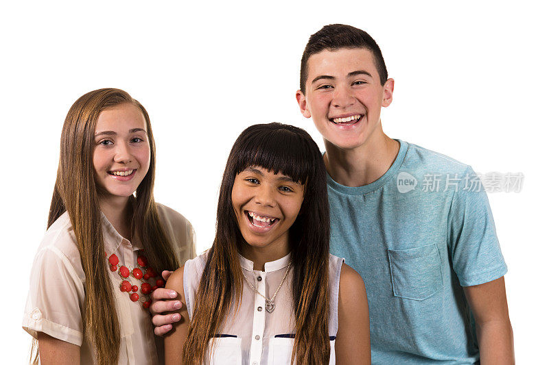 青少年:三个快乐的多民族青少年笑。