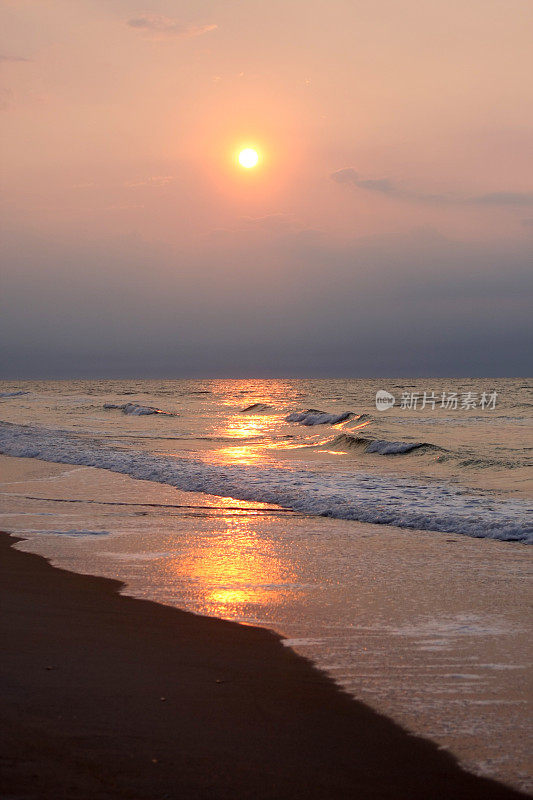 海浪上的日出