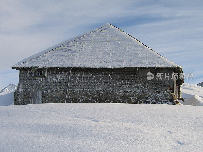 冬季高山小屋