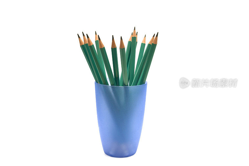 蓝色杯子里的绿铅笔