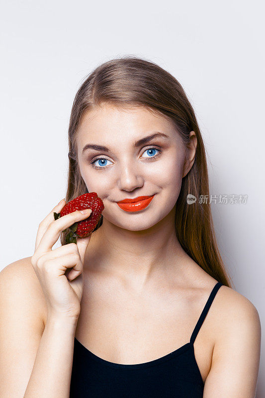 草莓快乐女孩