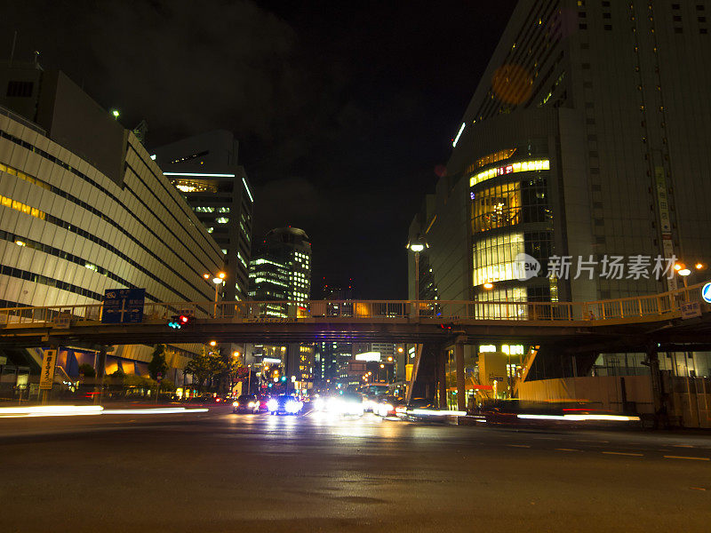 日本大阪梅田火车站的夜景