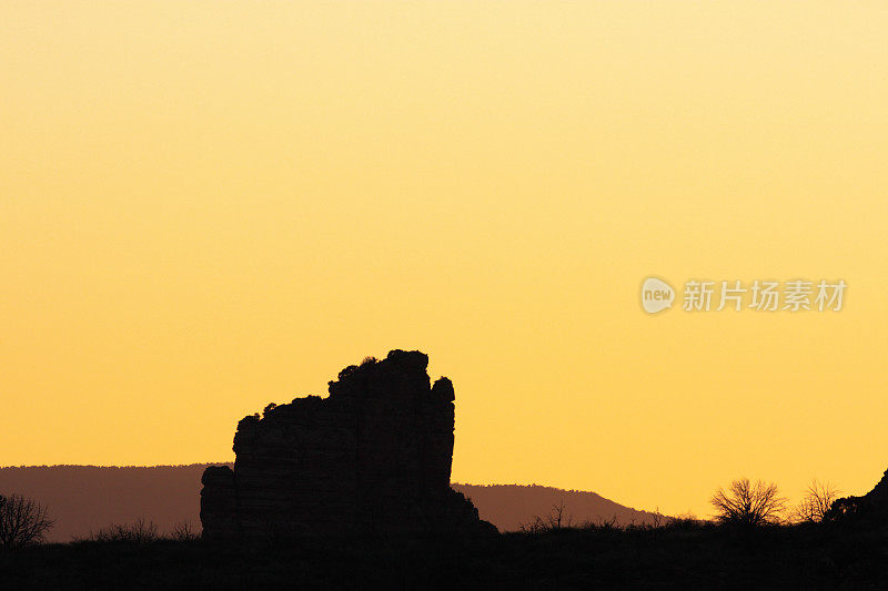 山丘剪影山脊景观日落