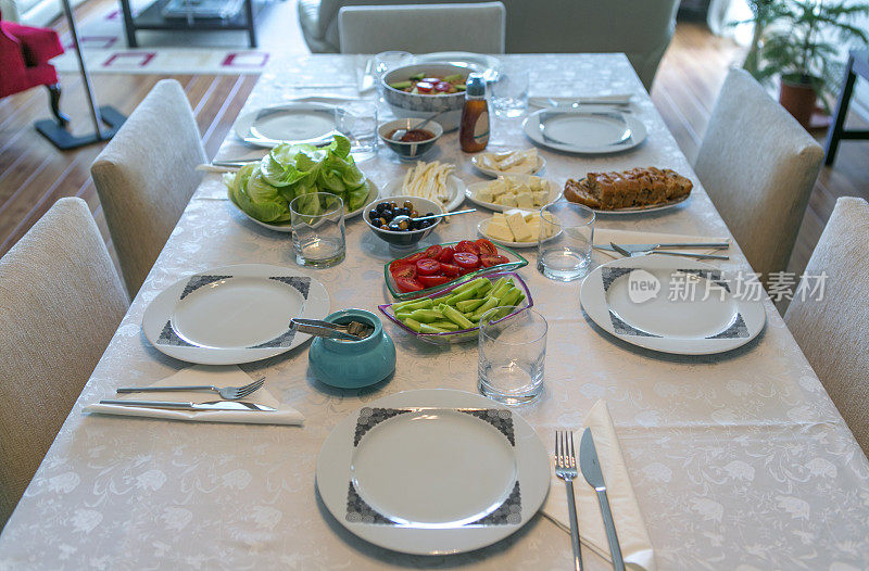 土耳其伊斯坦布尔的传统土耳其早餐餐桌安排