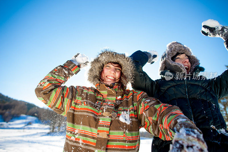 打雪仗