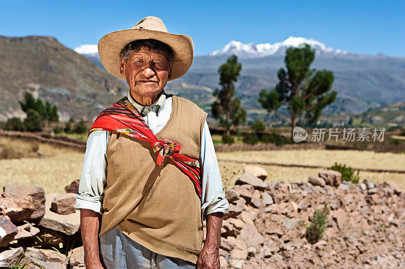 穿着民族服装的秘鲁人，秘鲁的Chivay
