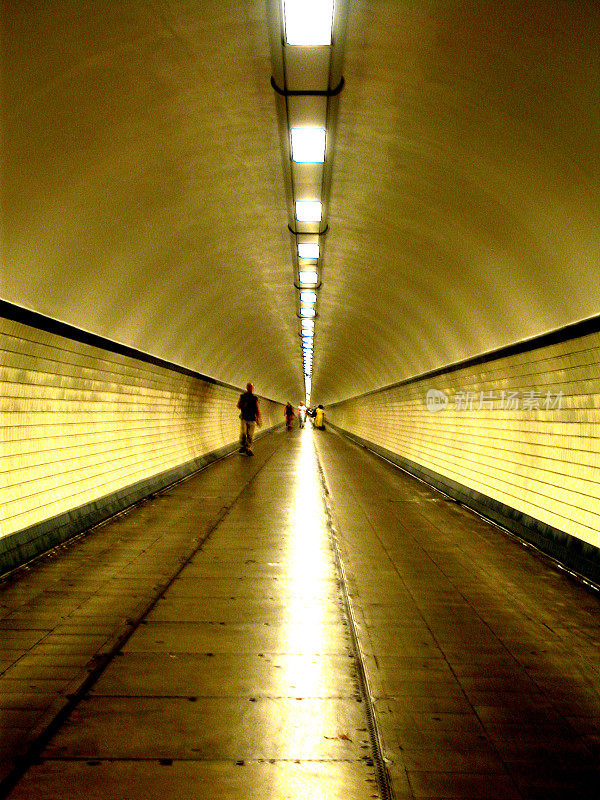 比利时安特卫普行人隧道