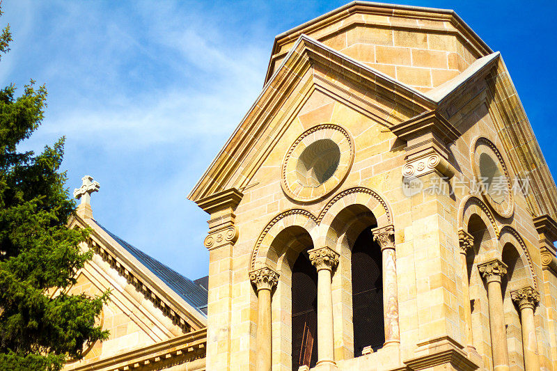 圣达菲建筑:圣弗朗西斯大教堂钟楼细节