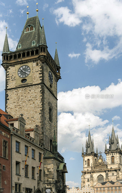 布拉格的老市政厅和泰恩教堂