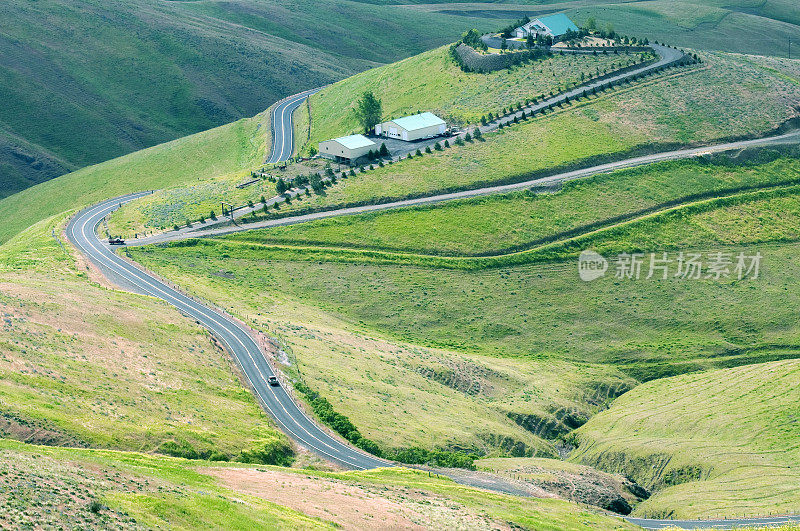 爱达荷州路易斯顿高速公路上的新房子