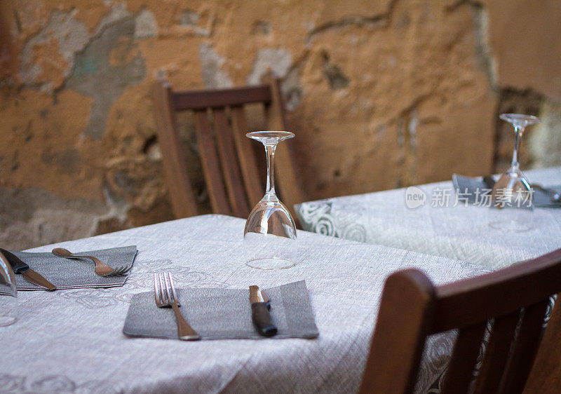意大利，罗马，老安柏墙边的餐桌