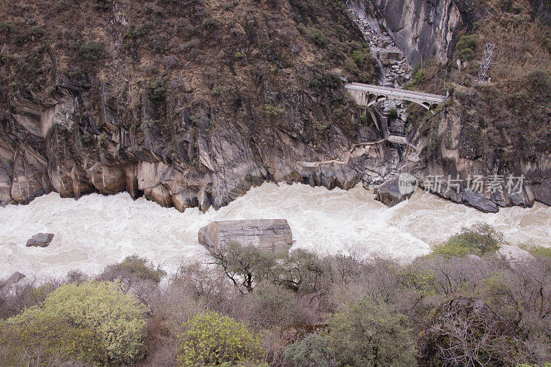 虎跳峡位于中国云南省丽江市北部