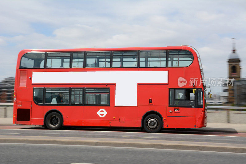 伦敦巴士的平移镜头