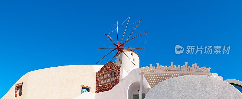 圣托里尼岛伊亚的传统风车，全景图片，空间