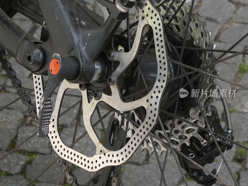 自行车盘式制动器和后轮齿轮