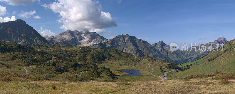 山地景观卡尔贝尔湖全景