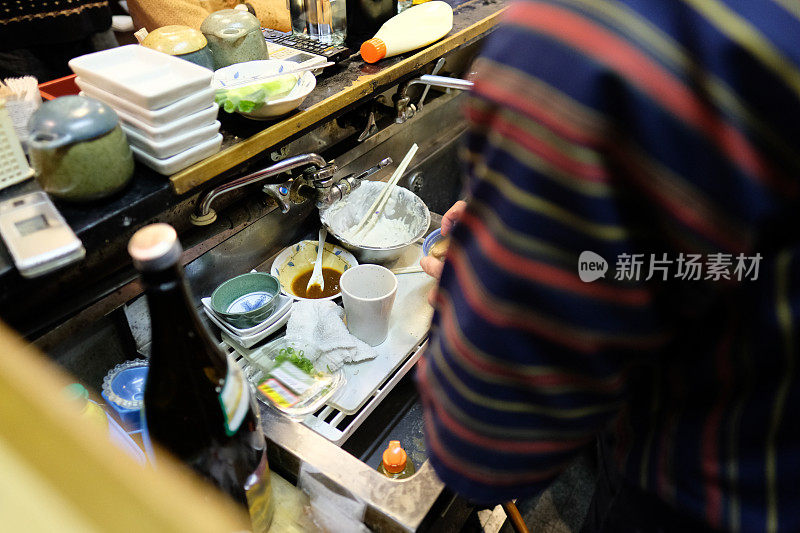 日本居酒屋酒吧的老板