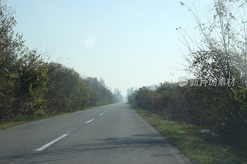 通往乡村土地的道路