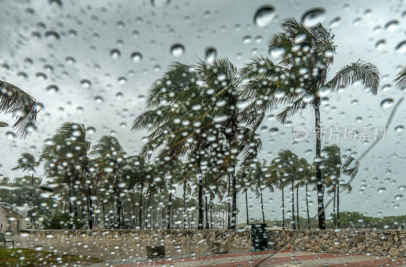 暴风雨天气