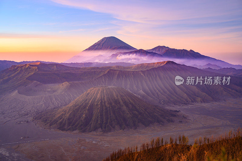 印尼布罗莫火山的日出