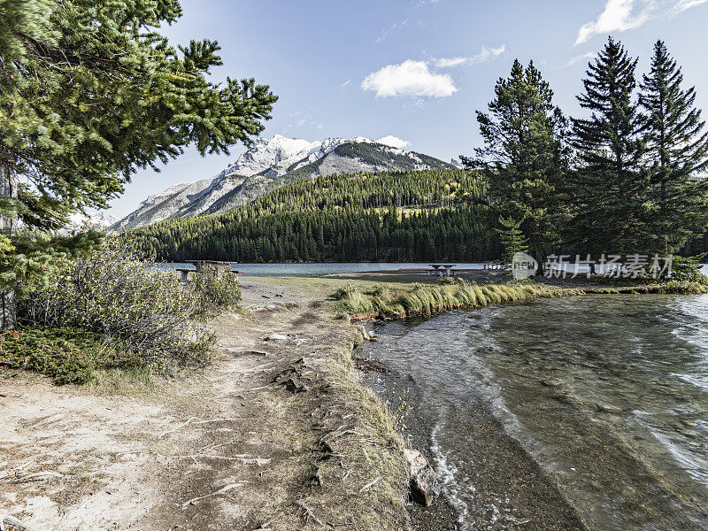 班夫的两个杰克湖和山伦德尔风景