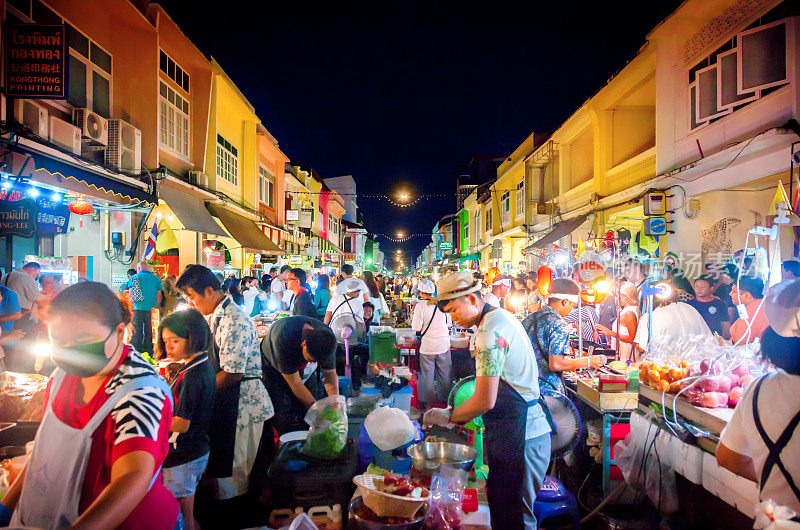 普吉岛步行街夜市，泰国普吉岛老城。
