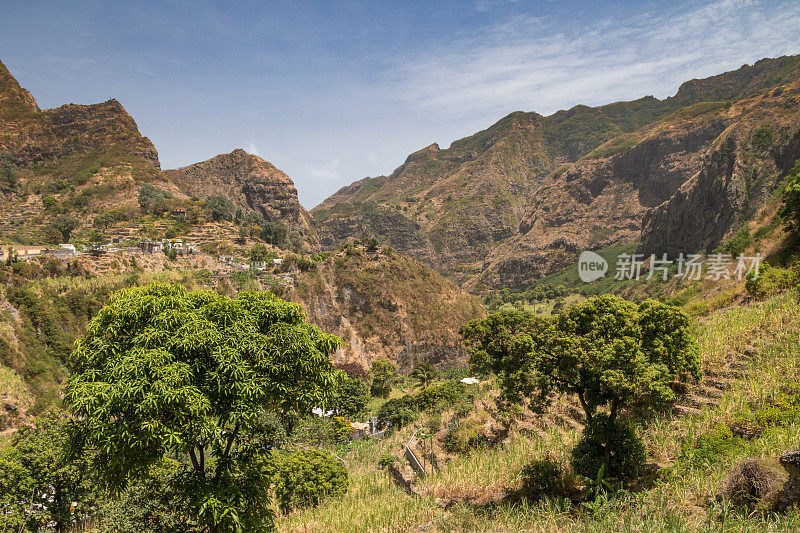 佛得角圣安托岛的山脉和山谷