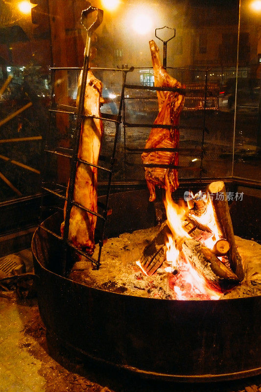 传统的巴塔哥尼亚羊肉烤肉餐厅