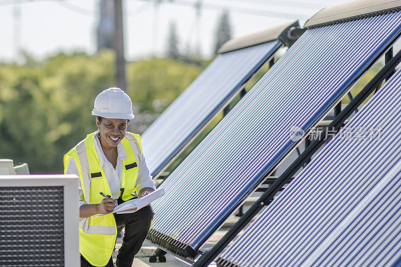 非裔美国人的太阳能电池板检查