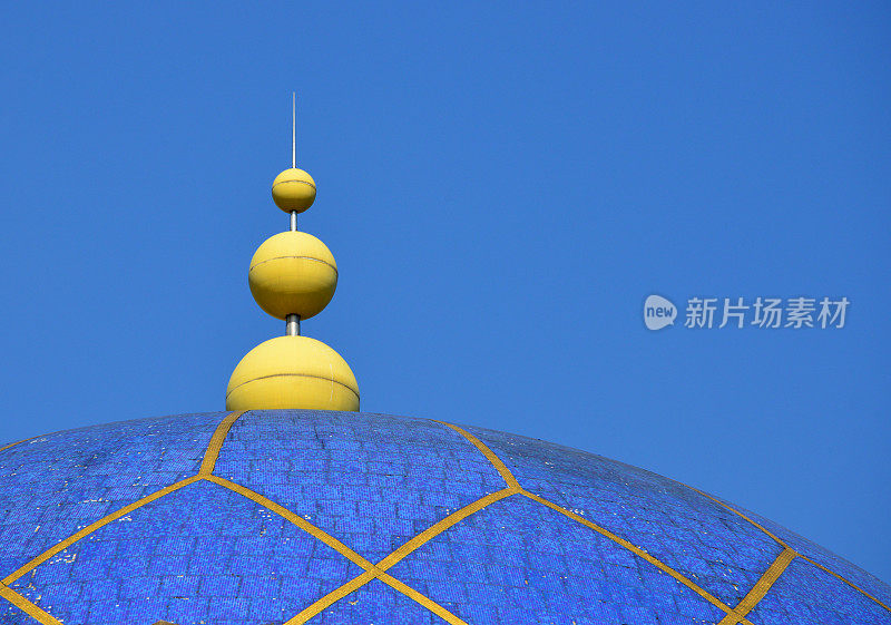 高原清真寺又名萨拉姆清真寺-蓝色穹顶和蓝天，阿比让，科特迪瓦