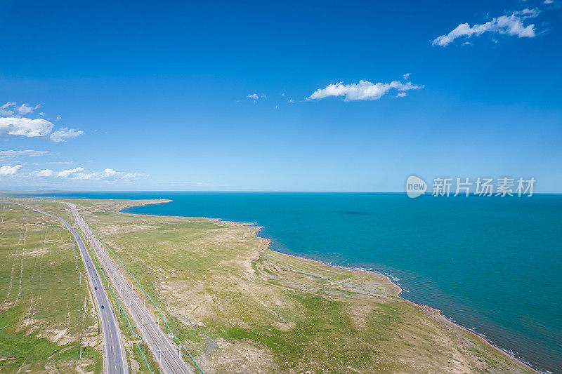 青海湖畔公路铁路