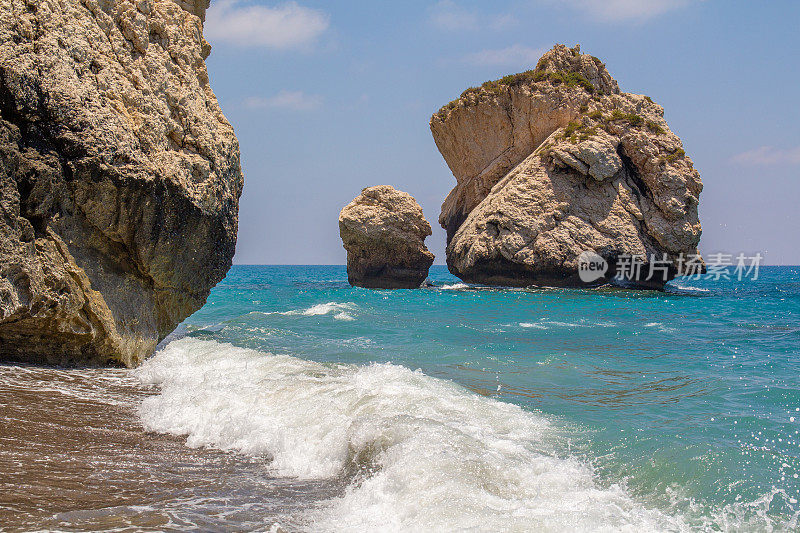 地中海岸边的阿佛洛狄忒岩，塞浦路斯