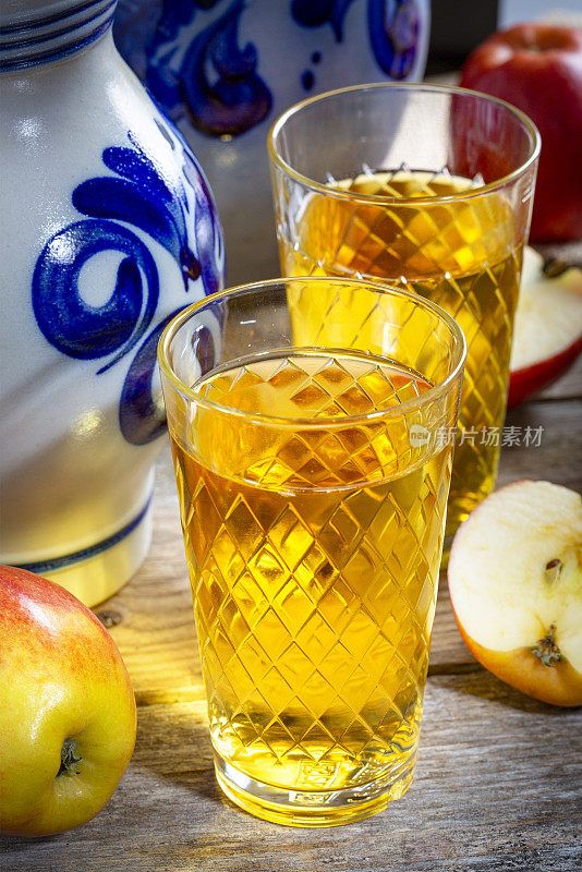 Apfelwein——传统的黑麻酒——苹果酒