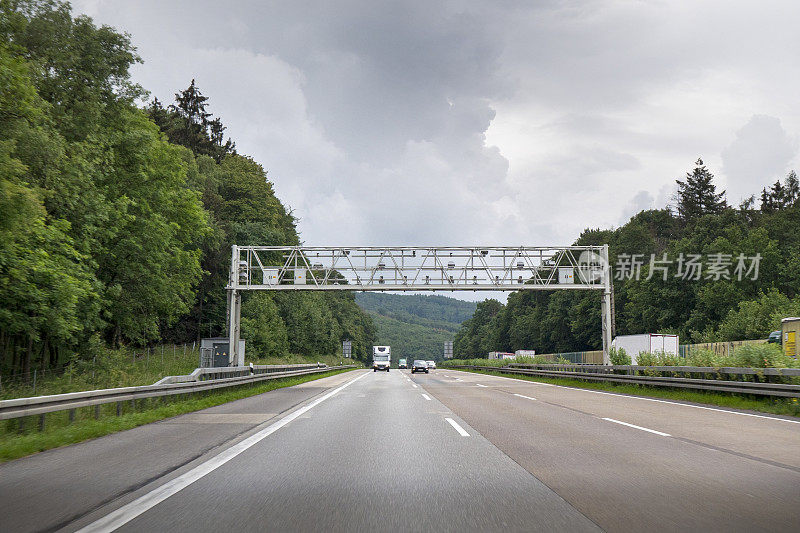德国A3高速公路上的交通-收费站