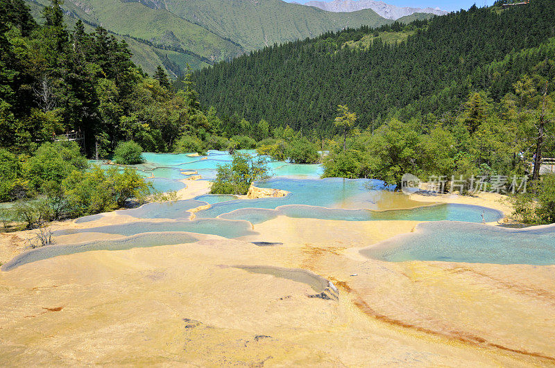 黄龙风景区的壮丽景色