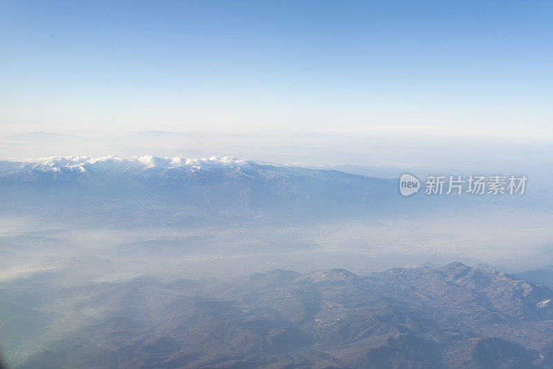 雪山上流下来