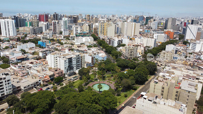 米拉弗洛雷斯住宅和街道，与附近的公园，利马，秘鲁