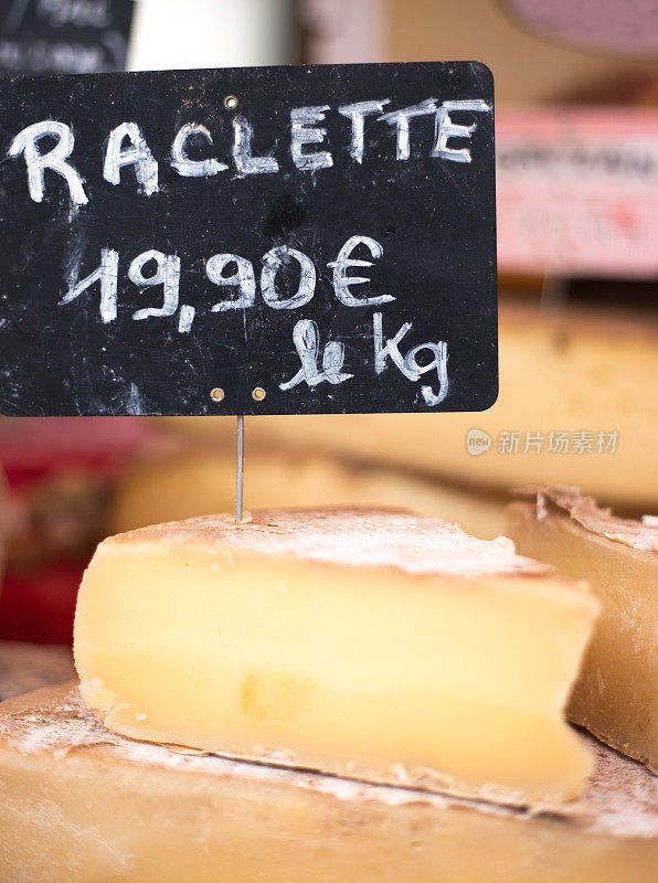 法国:蕾切特奶酪在户外市场的价格和标签