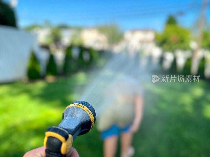 后院夏天玩水管