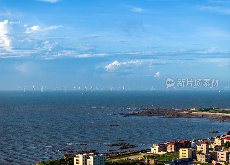 鸟瞰壮丽的海上风力发电场