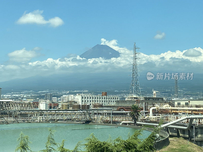 日本——新干线上的富士山