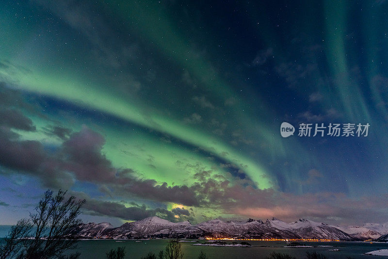 北极光在挪威北部的夜空